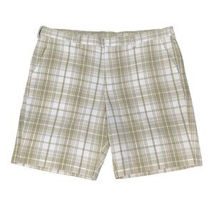 IZOD Golf Shorts Mens 42 White Beige Plaid Flat Front Lightweight Performance